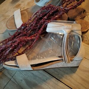 Koolaburra Shimmery Cream Wedge Leather Sandals with Fringe